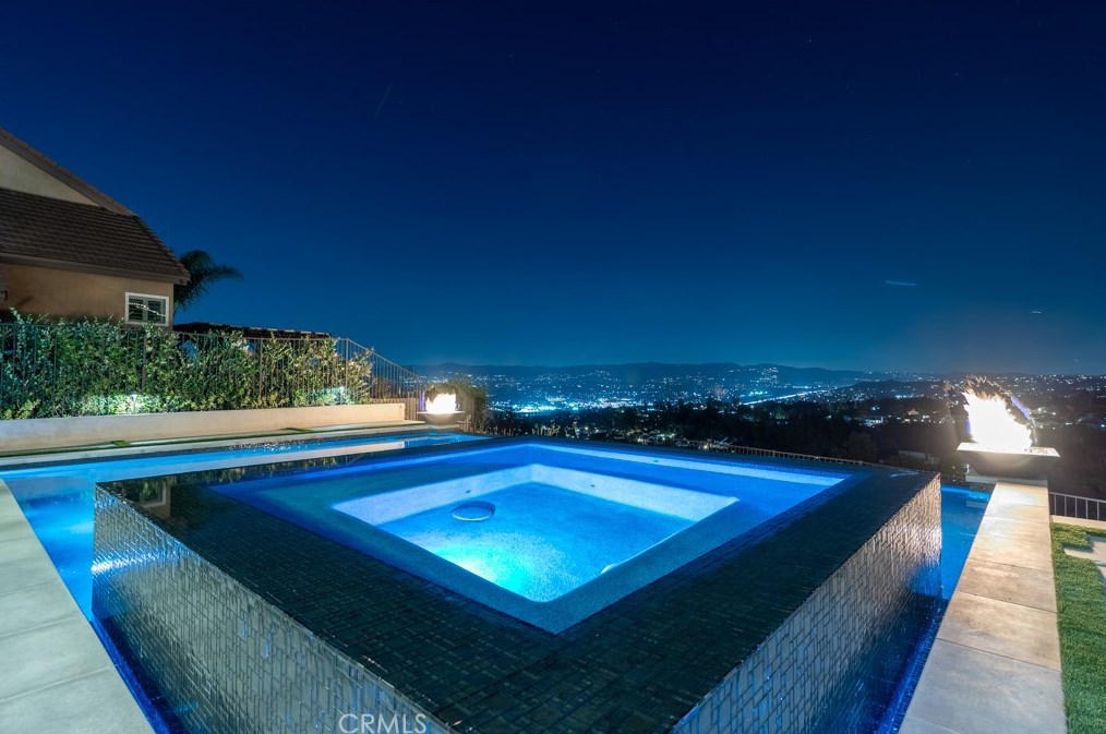 660 S Londerry Ln, Anaheim, CA 92807