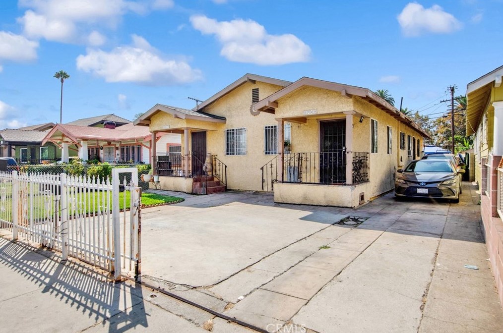 1738 38th St, Los Angeles, CA 90062-1044