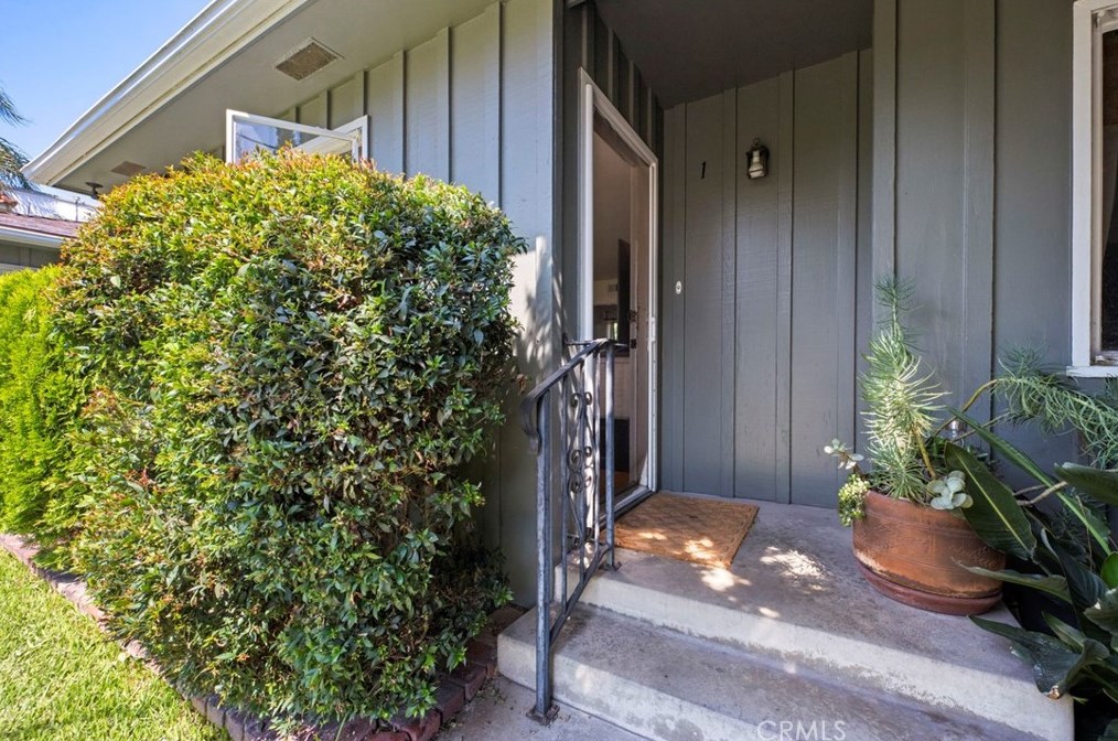 374 Carroll Park, Long Beach, CA 90814-2275