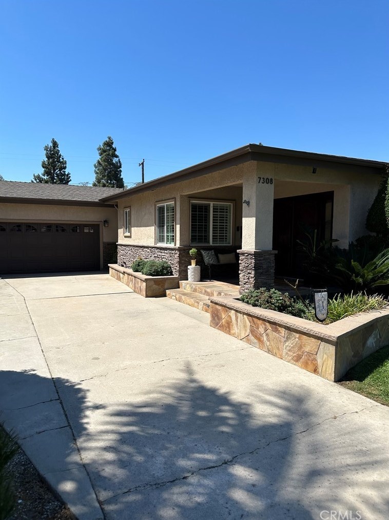 7308 Irwingrove Dr, Downey, CA 90241-2013