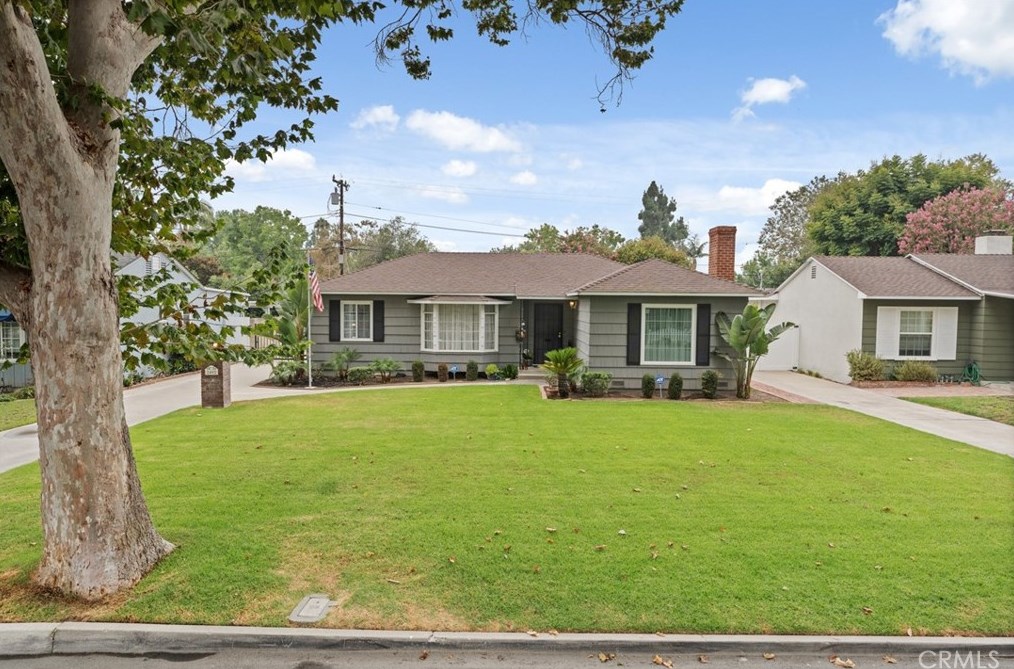2402 Baker St, Santa Ana, CA 92706-1951
