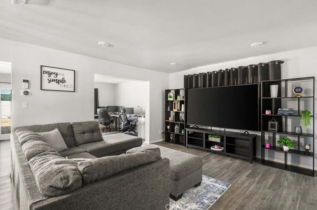 1007 S Cambridge St, Anaheim, CA 92805