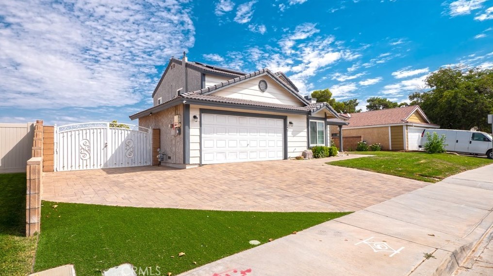 1621 Newgrove St, Lancaster, CA 93535-3445