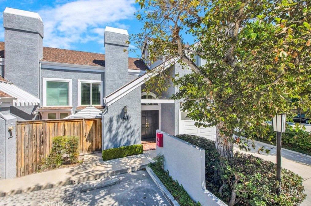 2569 Elden Ave, Costa Mesa, CA 92627-5121