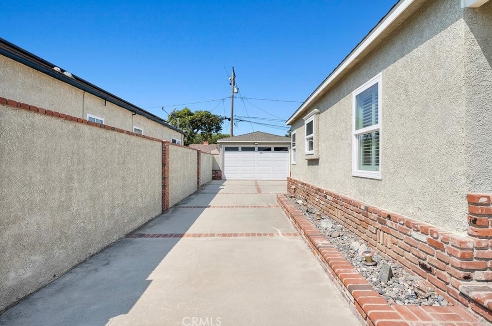 3929 Falcon Ave, Long Beach CA 90805-3648 exterior