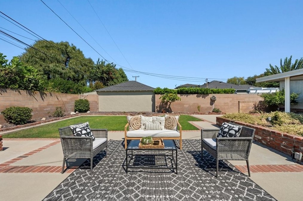 3929 Falcon Ave, Long Beach CA 90805-3648 exterior