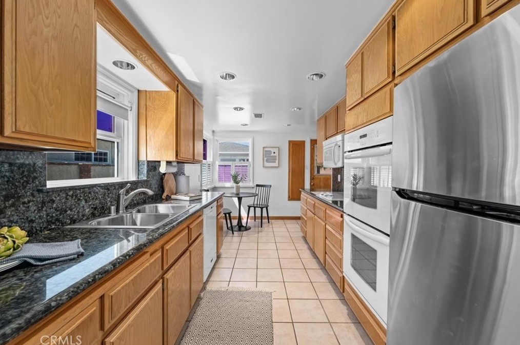 3929 Falcon Ave, Long Beach CA 90805-3648 exterior