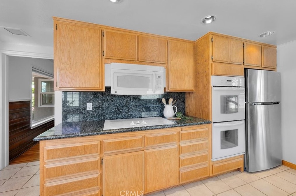 3929 Falcon Ave, Long Beach CA 90805-3648 exterior