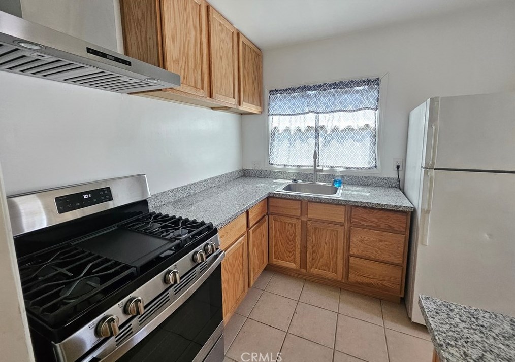 1832 Parton St, Santa Ana CA  92707-2618 exterior