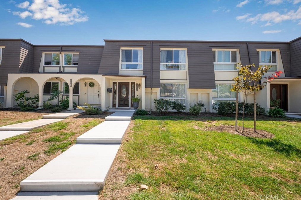 4122 Avenida Sevilla, Cypress, CA 90630-3414
