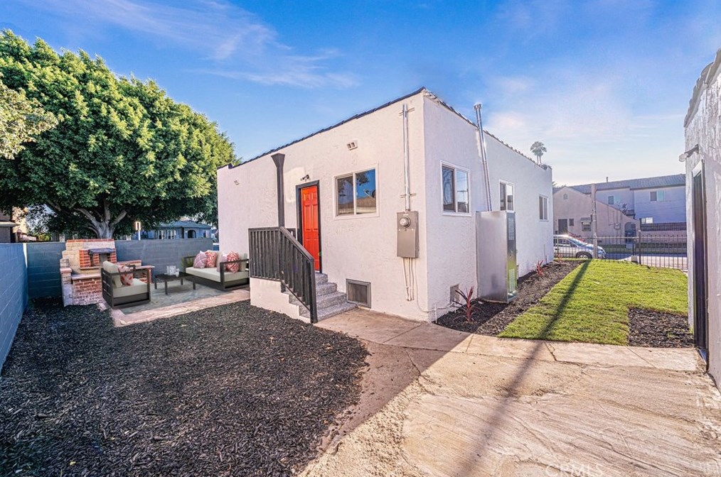 803 84th St, Los Angeles, CA 90001-3612