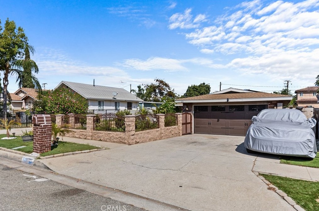 621 S Willow Ave, Rialto, CA 92376