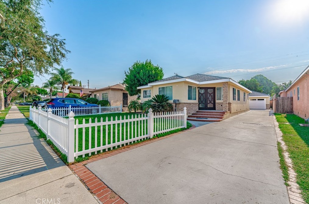 10234 Dorothy Ave, South Gate, CA 90280-6814