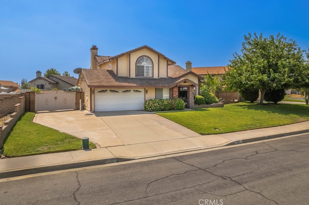 1667 W Sunnyview Dr, Rialto, CA 92377