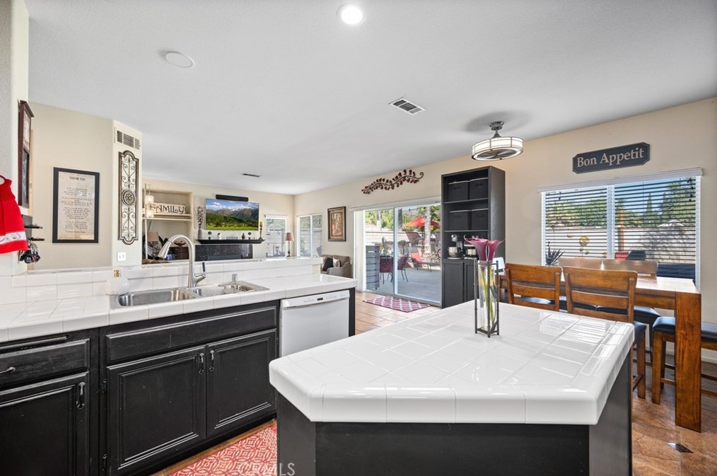 32853 Starlight St, Wildomar CA 92595-8082 exterior