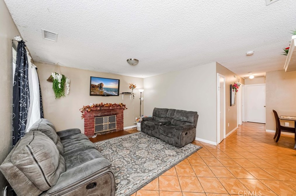 2020 Sultana Ave, Ontario CA  91761-5329 exterior