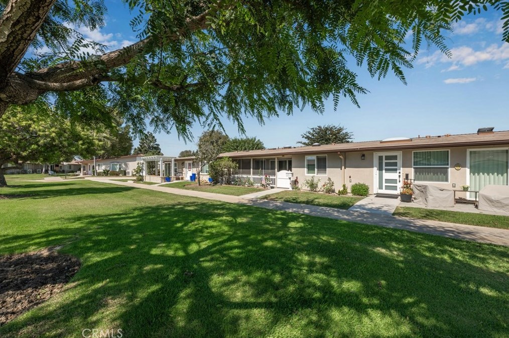 1221 Oakmont Rd, Seal Beach, CA 90740-3688