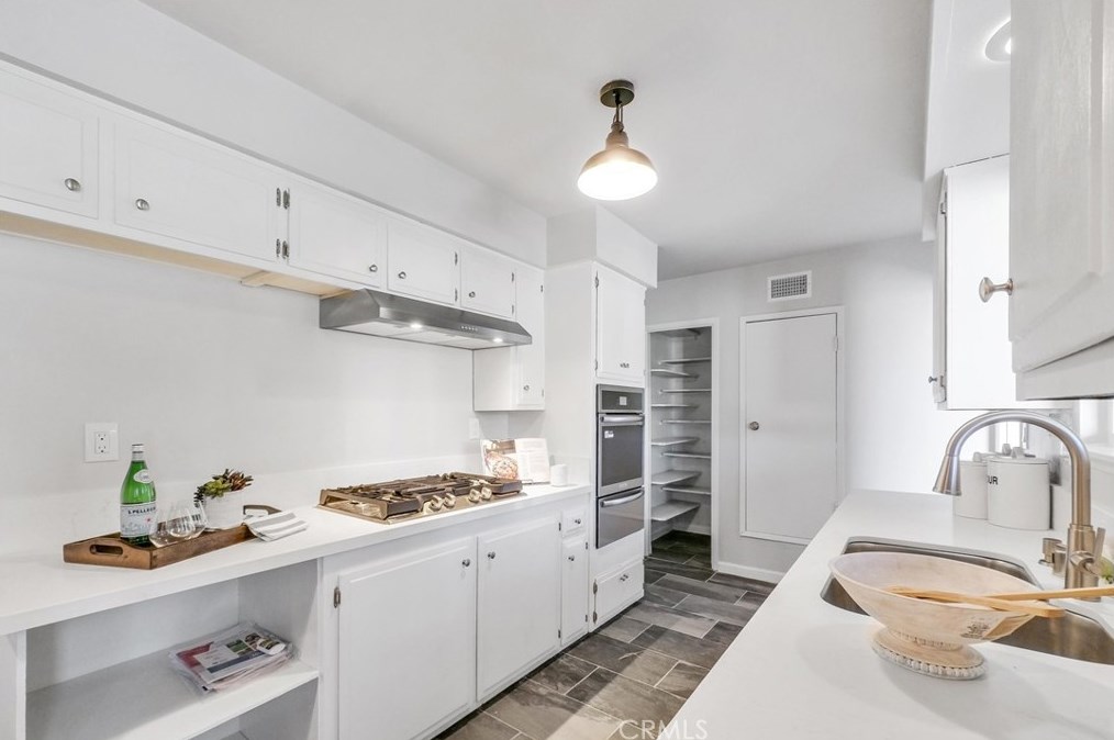 2216 E Cloverdale Ave, Orange, CA 92867