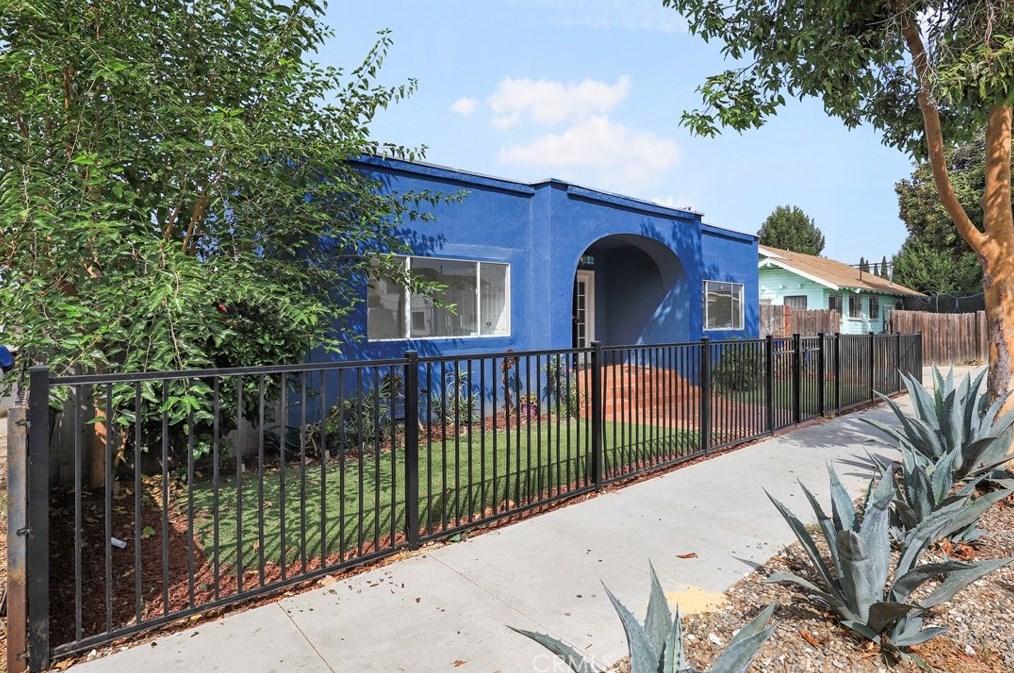 927 Gardenia Ave, Long Beach, CA 90813