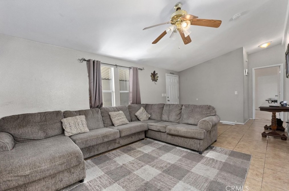 4401 Hughes Ln #180, Bakersfield, CA 93304