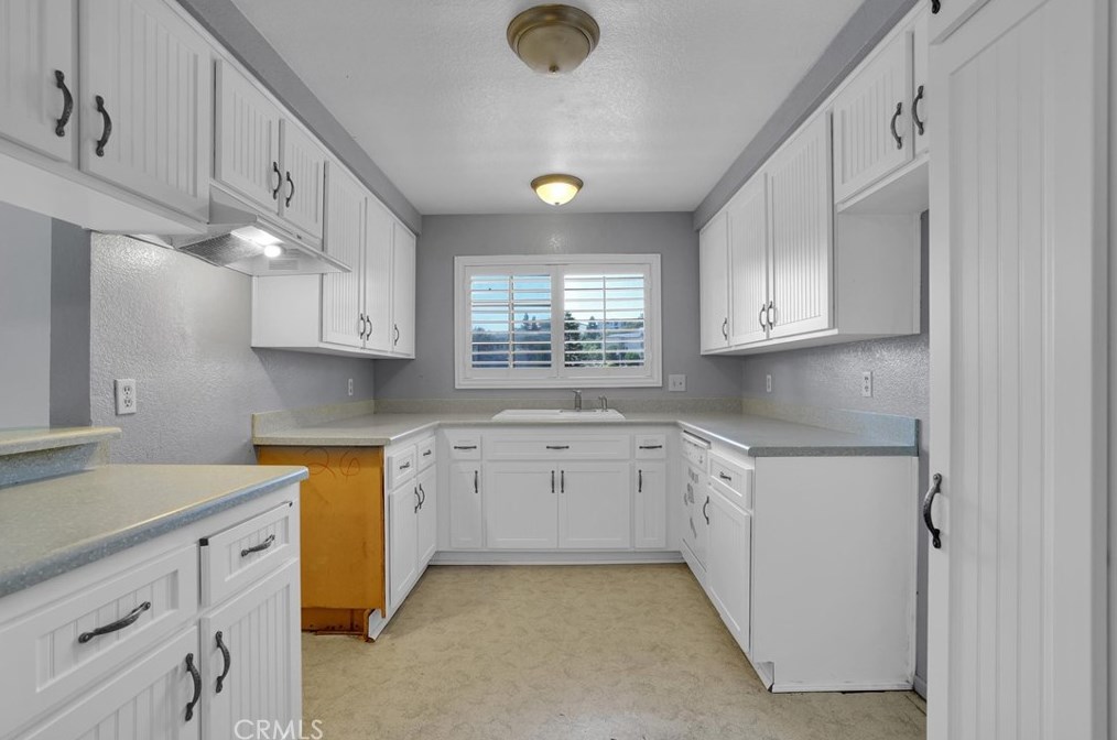 4141 Hathaway Ave, Long Beach, CA 90815-5152