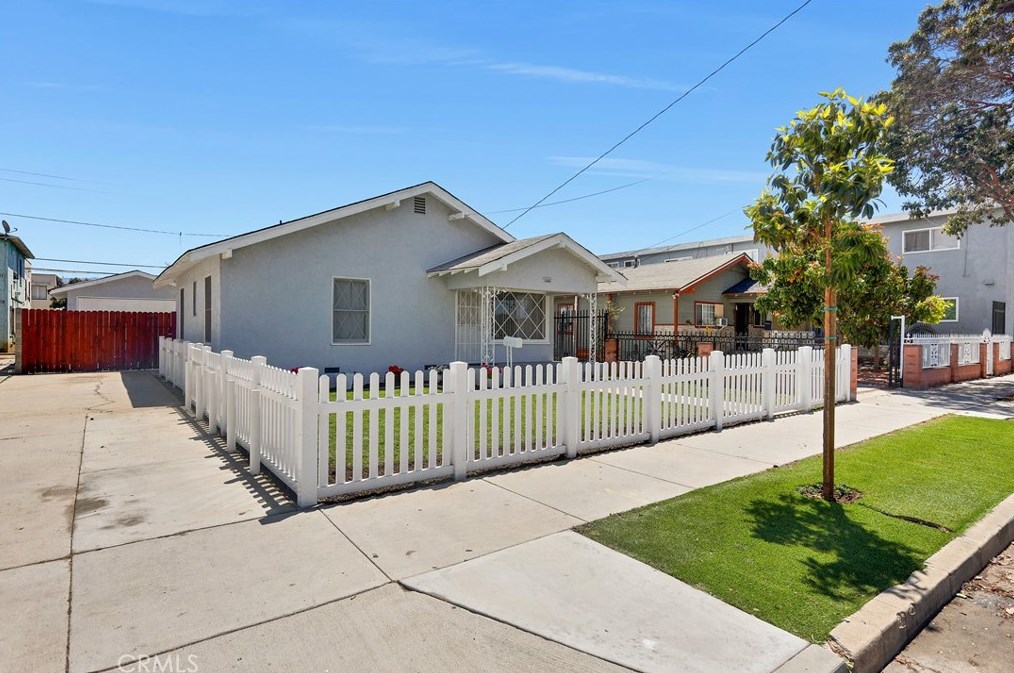 1446 Orange Ave, Long Beach, CA 90813-2226