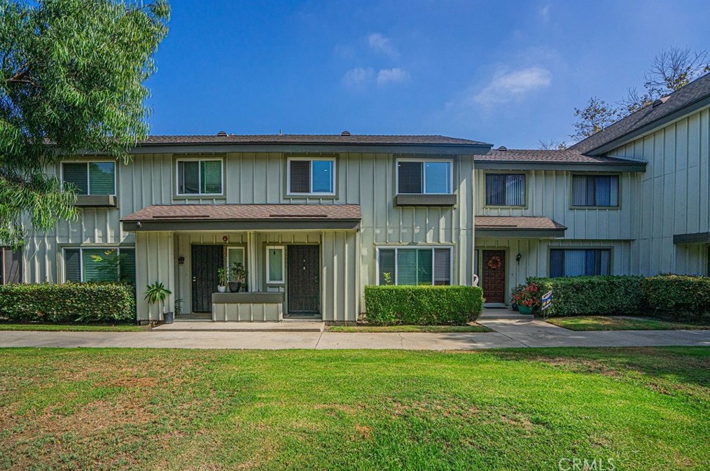 10005 Karmont Ave, South Gate, CA 90280-5416