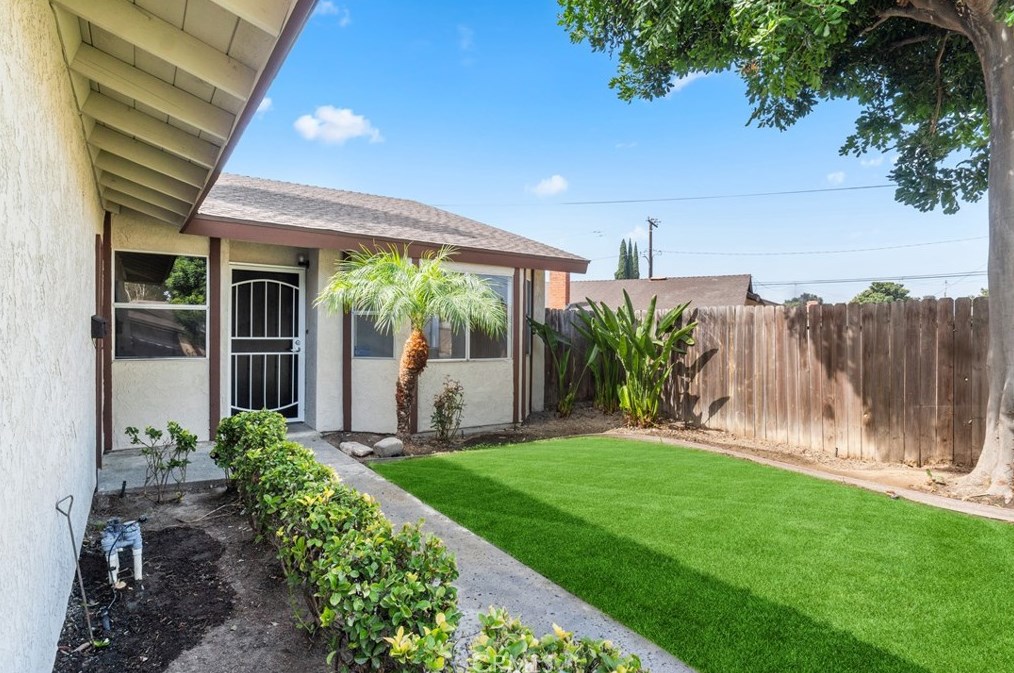 2640 N Eaton Cir, Long Beach, CA 90815