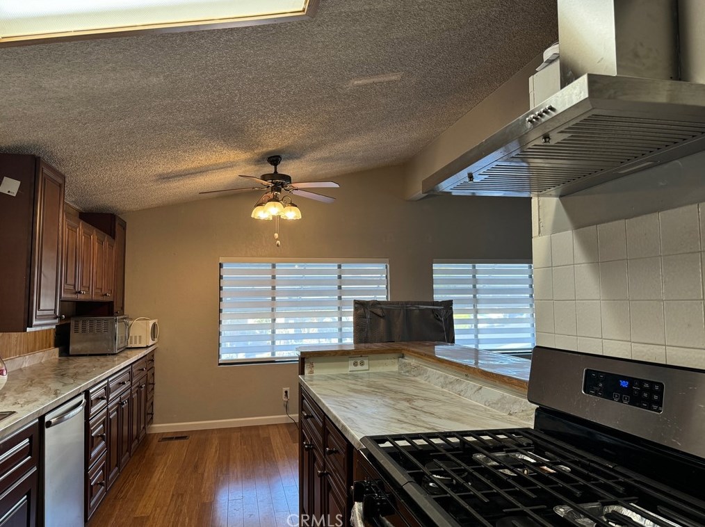 1201 Valencia Dr, Fullerton, CA 92833-3310