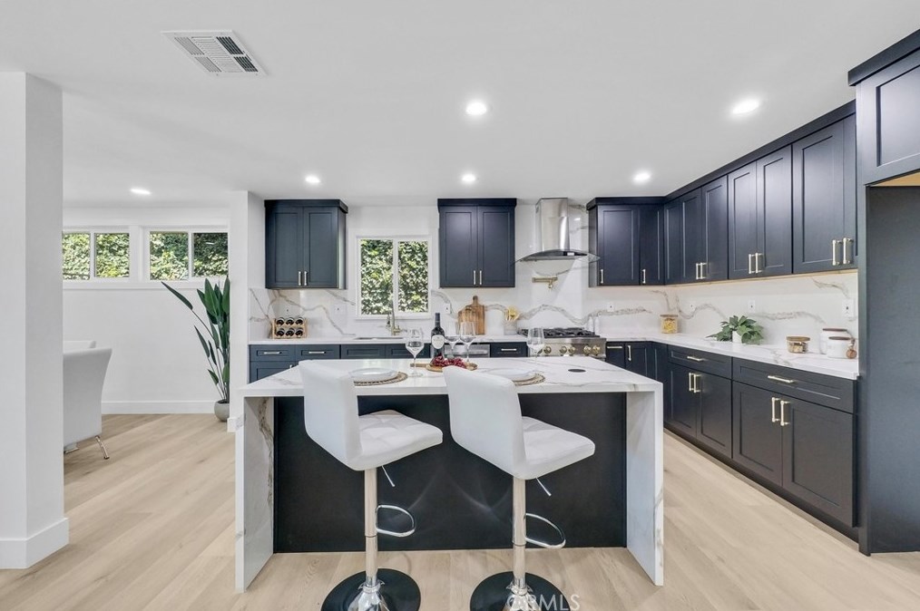 1185 Medford Rd, Pasadena, CA 91107-1703