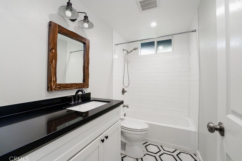 1425 Avalon Ave, Santa Ana CA 92705-7902 exterior