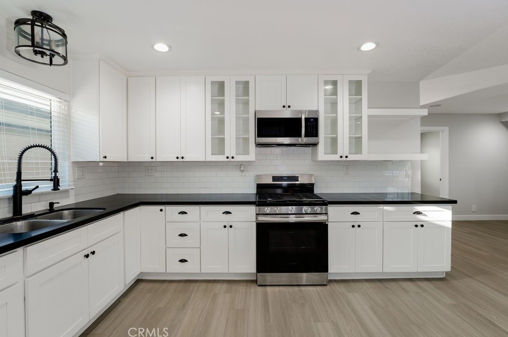 1425 Avalon Ave, Santa Ana CA 92705-7902 exterior