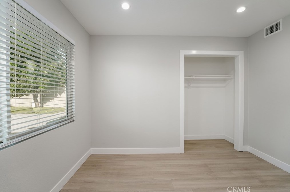 1425 Avalon Ave, Santa Ana CA 92705-7902 exterior