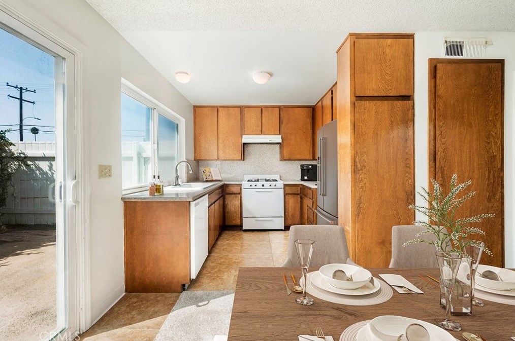 9508 Pettswood Dr #6, Huntington Beach, CA 92646