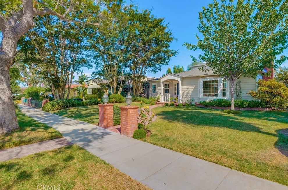3918 Elm Ave, Long Beach, CA 90807-2705