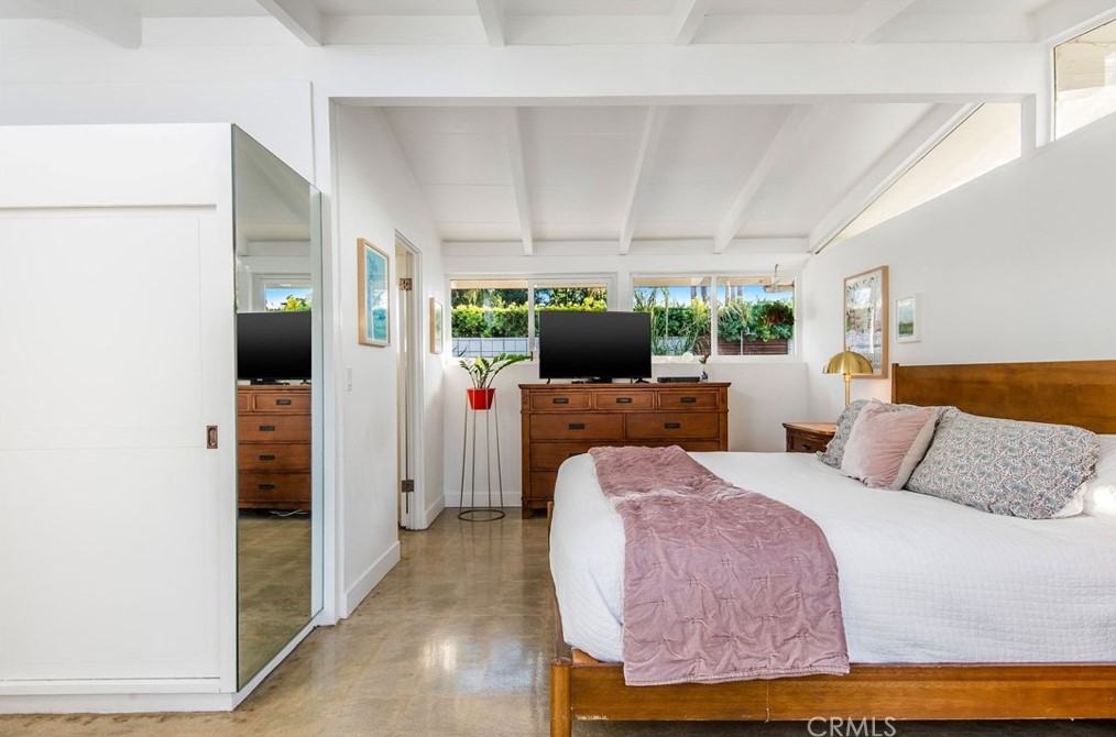7146 Mezzanine Way, Long Beach CA  90808-4352 exterior