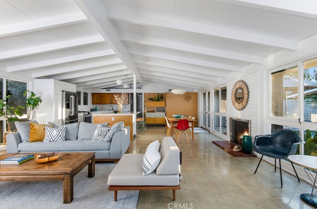 7146 Mezzanine Way, Long Beach, CA 90808-4352