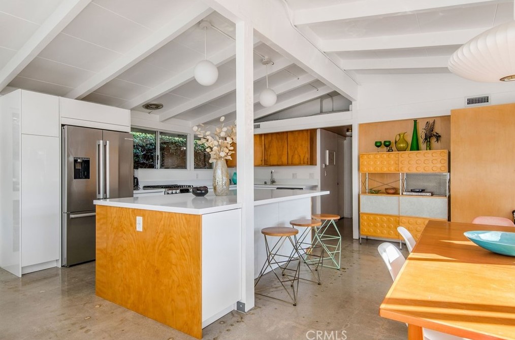 7146 Mezzanine Way, Long Beach CA  90808-4352 exterior
