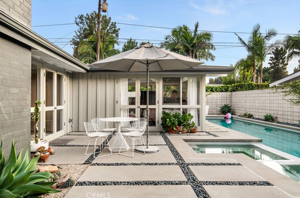7146 Mezzanine Way, Long Beach CA  90808-4352 exterior