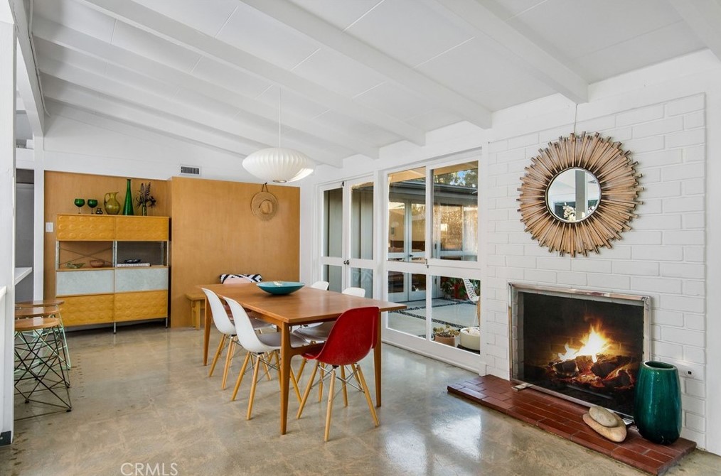 7146 Mezzanine Way, Long Beach CA  90808-4352 exterior