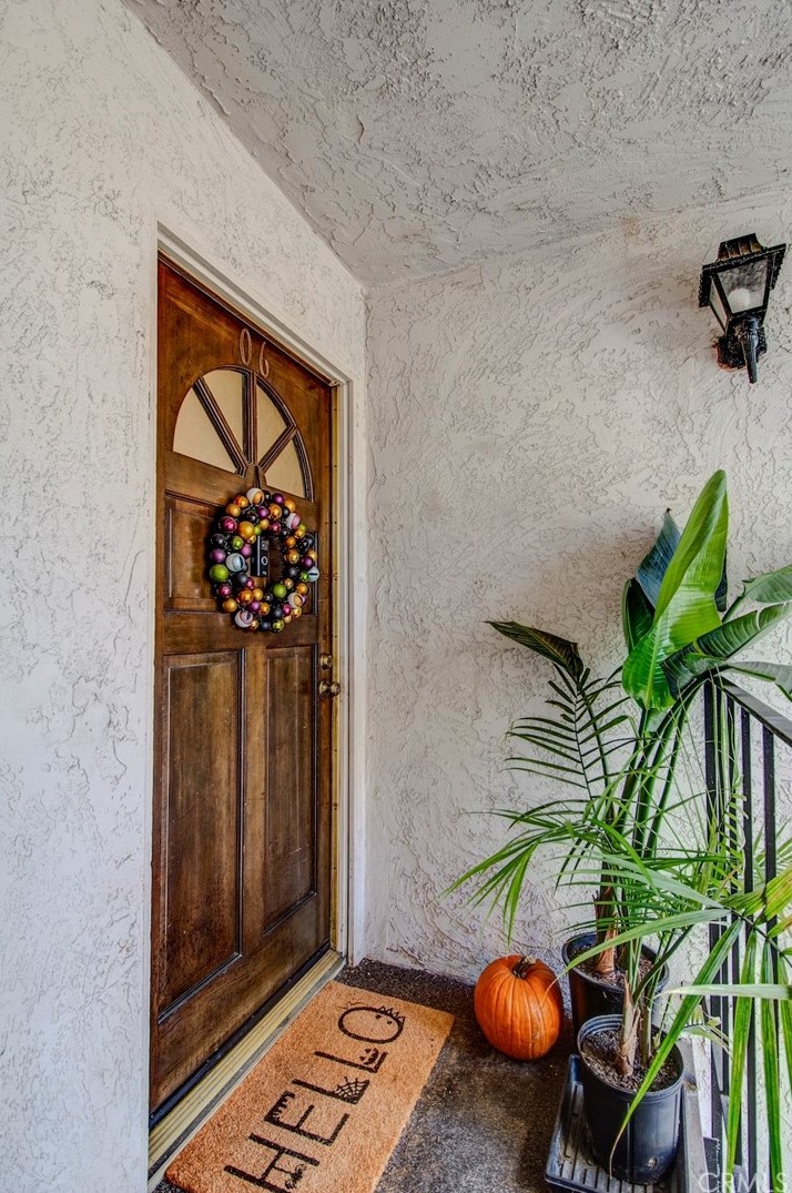 17522 Vandenberg Ln #6, Tustin, CA 92780