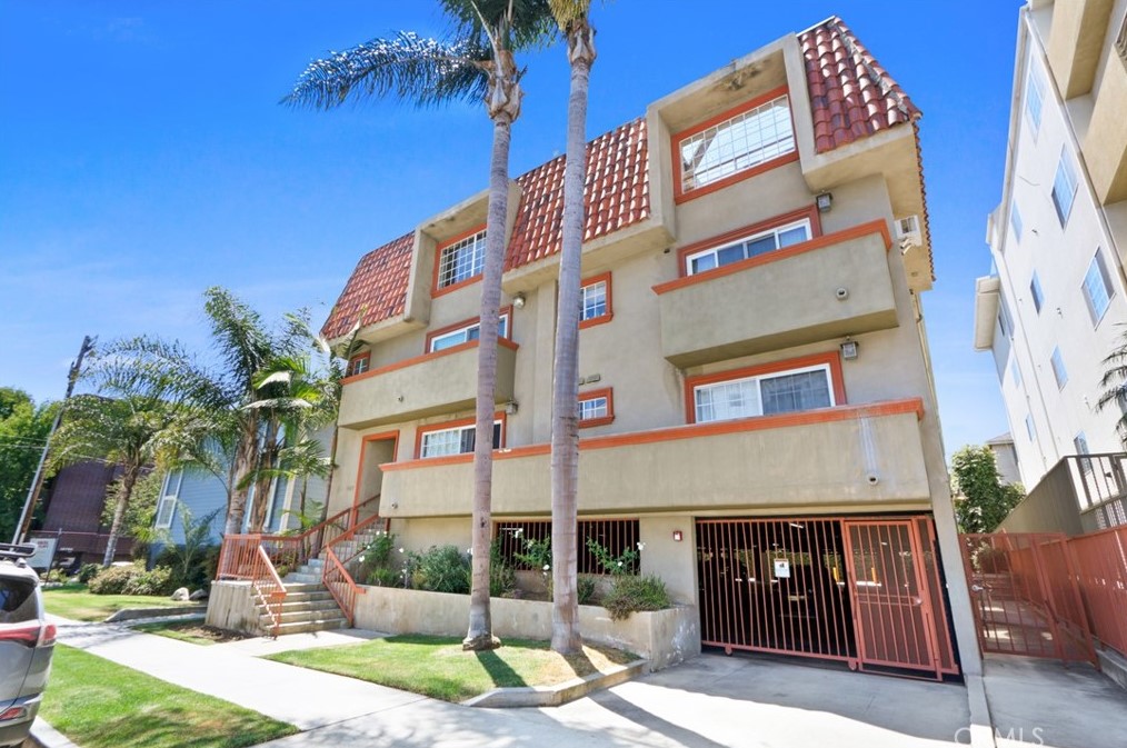 1825 Selby Ave, Los Angeles CA  90025-7618 exterior