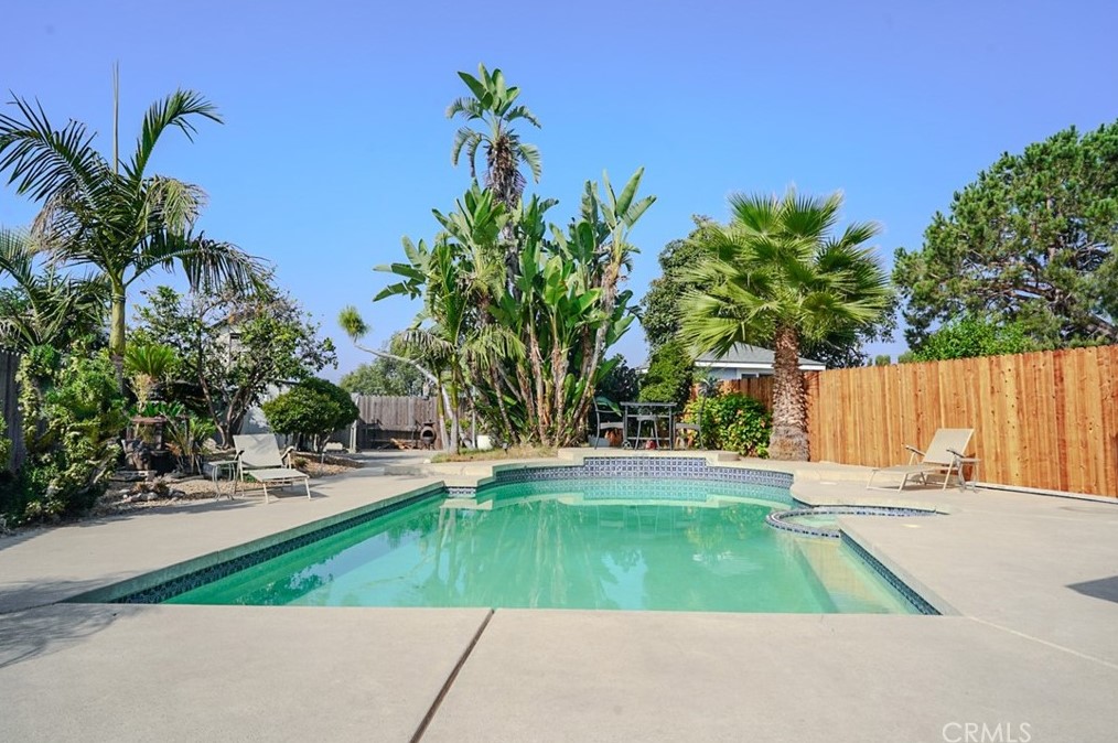 2710 Dayna St, Santa Ana, CA 92705-6812