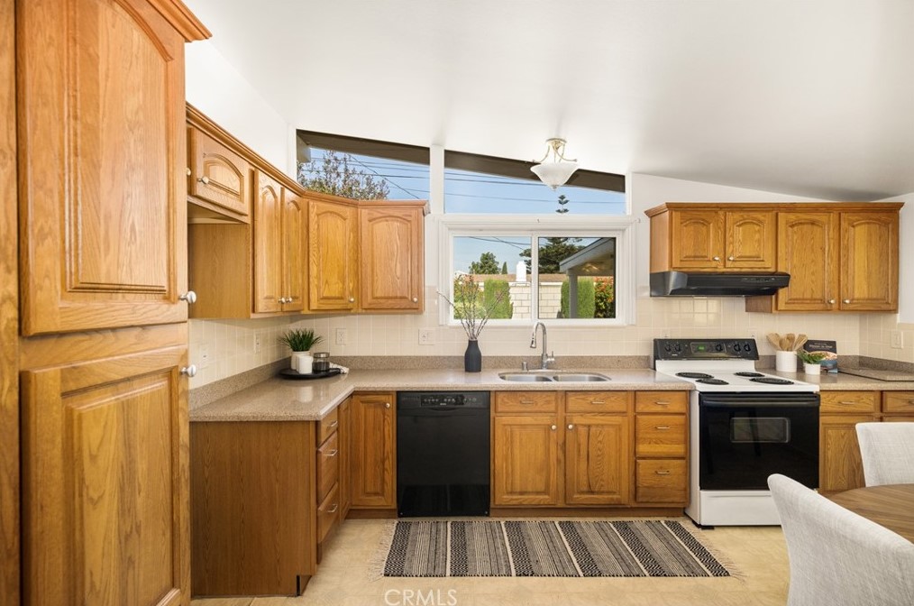 9581 Decker Ave, Anaheim CA  92804-6324 exterior