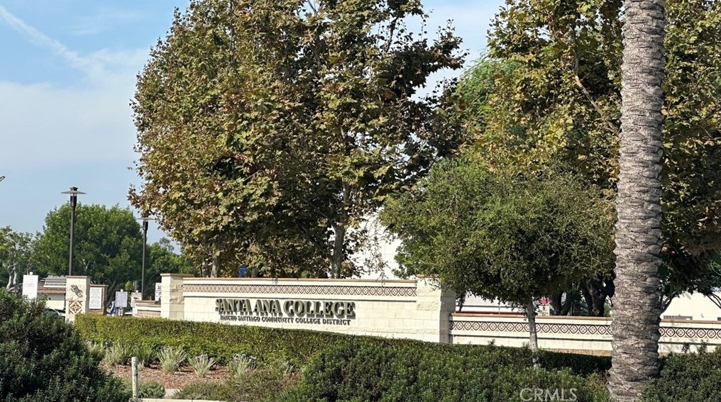 611 Bristol St, Santa Ana CA  92703-2142 exterior