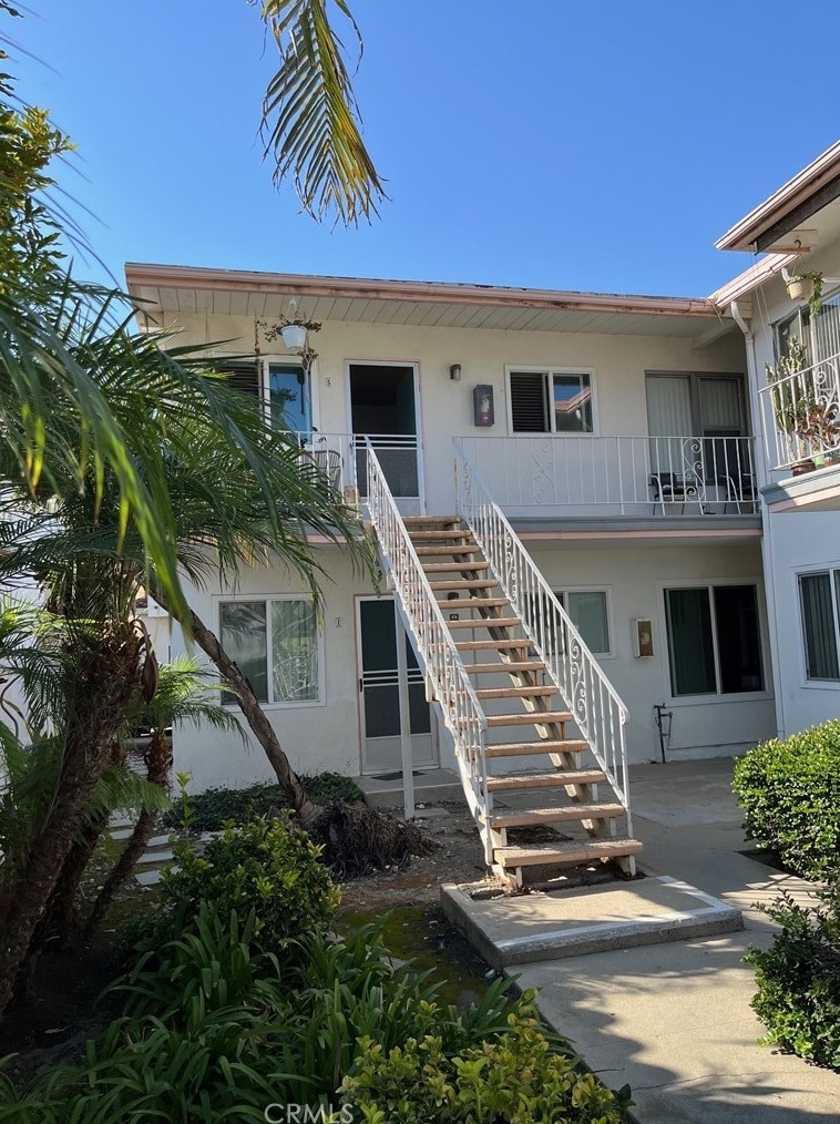 25 Bennett Ave, Long Beach CA  90803-7628 exterior