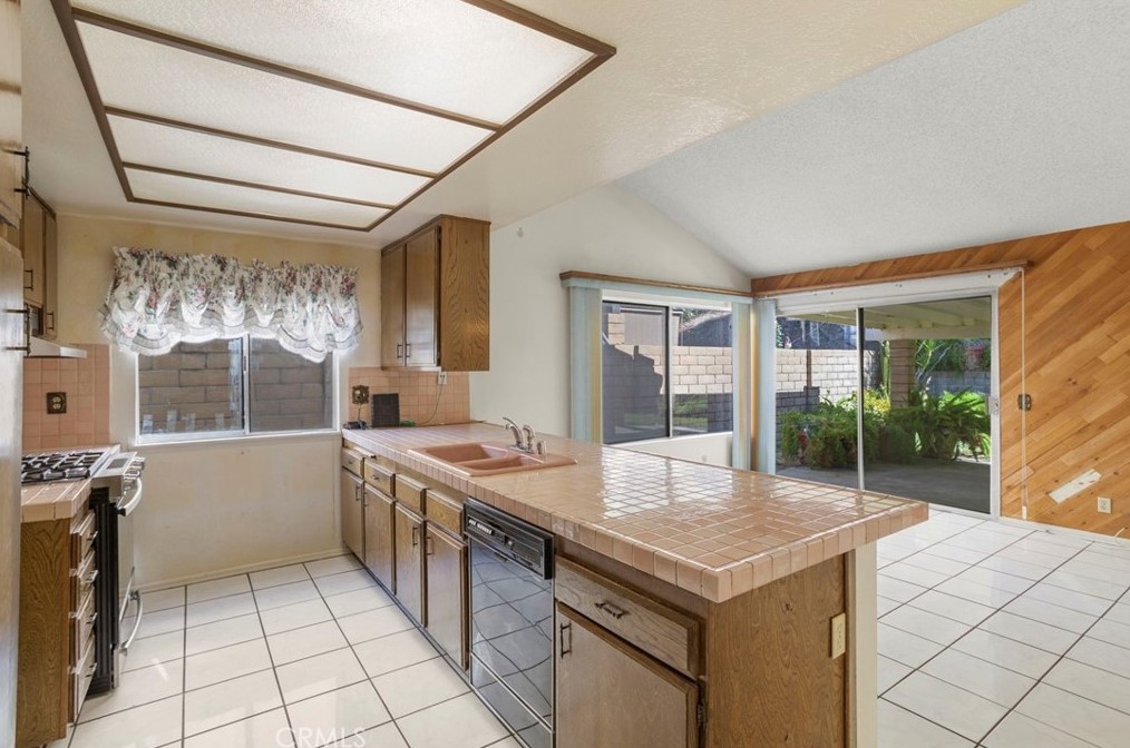 7408 Calle Durango, Anaheim CA  92808-1025 exterior