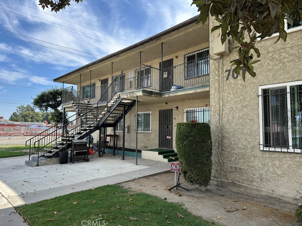701 Willowbrook Ave, Compton, CA 90220-3747