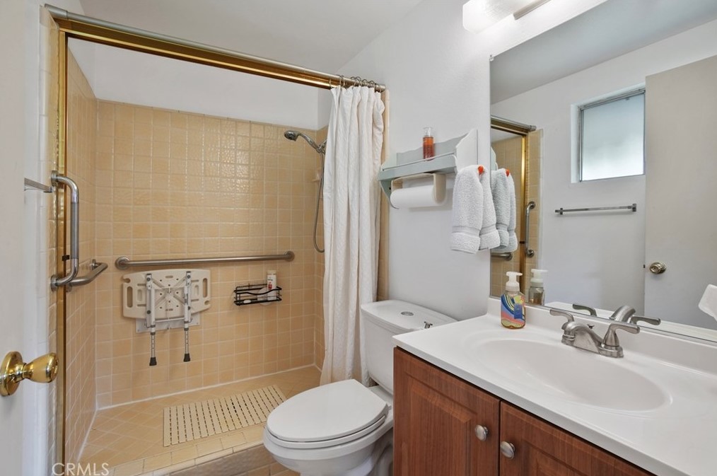 2218 Wright St, Santa Ana CA 92701-3240 exterior