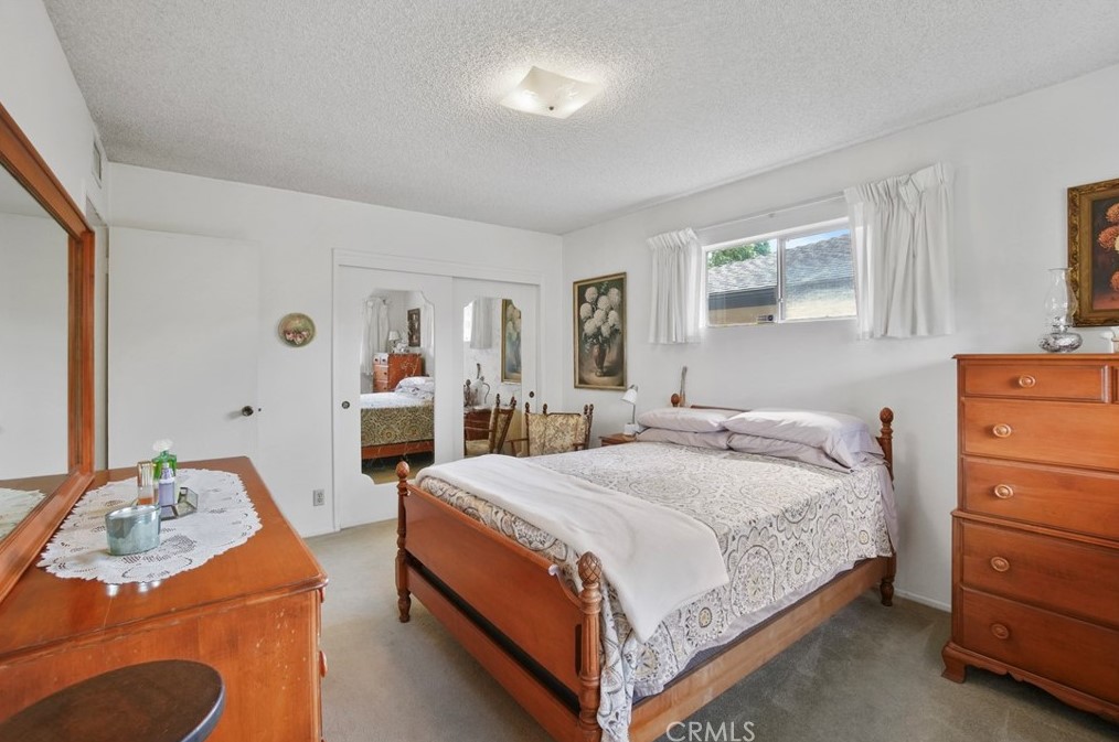 2218 Wright St, Santa Ana CA 92701-3240 exterior